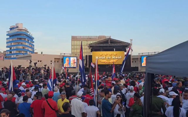 Miles se concentran La Habana para respaldar a Raúl Castro