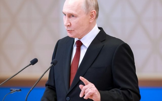 Putin: Rusia «arrasará» a quien atente contra bases de defensa