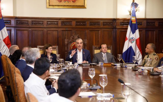 Gobierno restringe publicidad, viáticos, reduce 50% a partidos