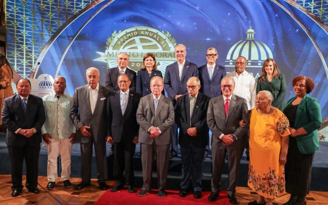 Gobierno reconoce empresarios y trabajadores sector sindical