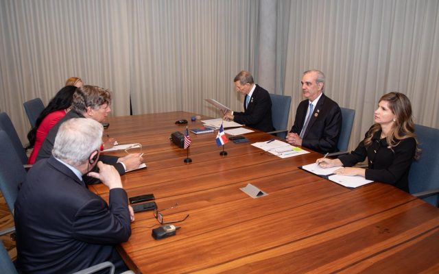 Abinader y funcionarios de EU e Israel y se reúnen en Costa Rica