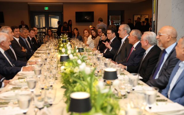 Presidente Abinader se reúne con empresarios panameños