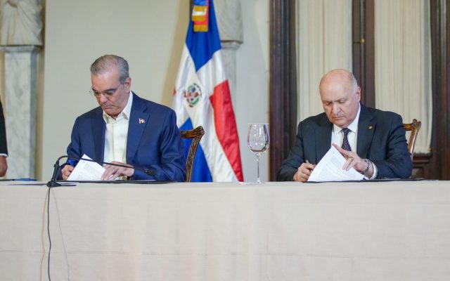 Abinader y Finjus firman alianza para blindar seguridad jurídica