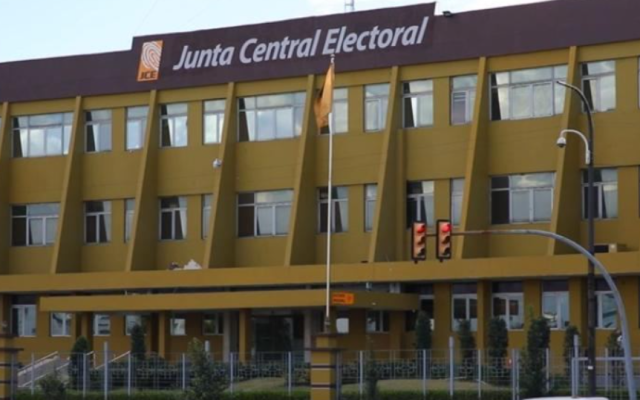 JCE prohíbe difusión encuestas y sondeos políticos fuera plazos