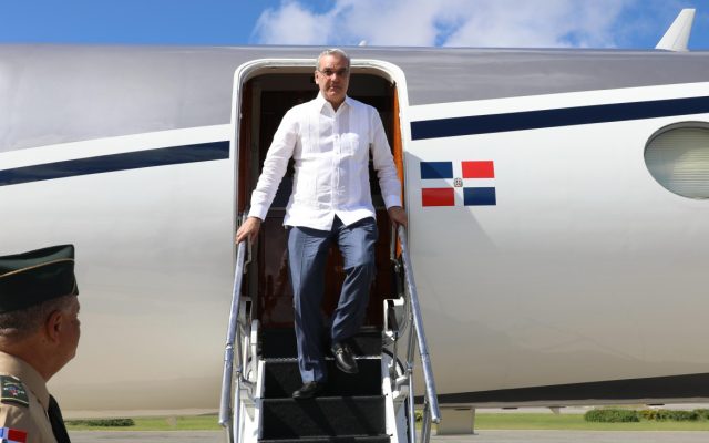 Abinader regresa tras concluir una agenda de trabajo en Miami