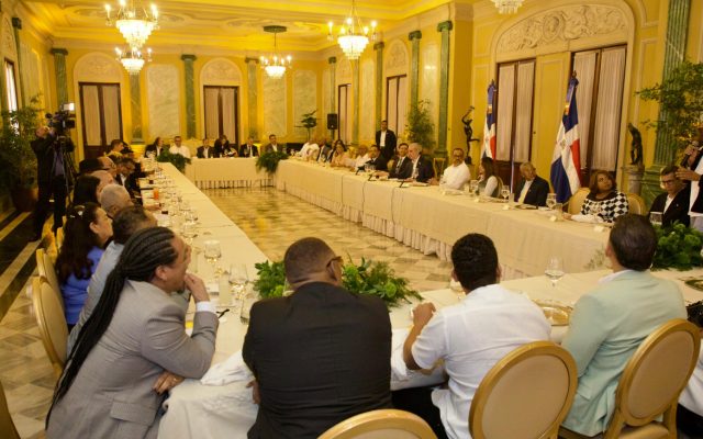 Presidente anuncia licitación para rescate Teatro Agua y Luz