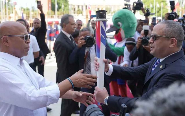 Congreso dominicano recibe antorcha JCC Santo Domingo