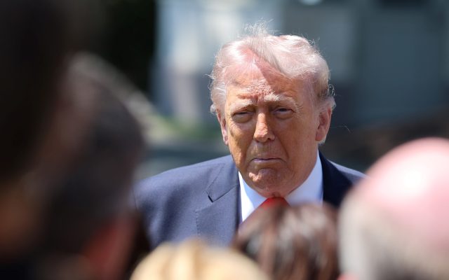 Trump amenaza con una mayor fuerza militar en contra de Irán
