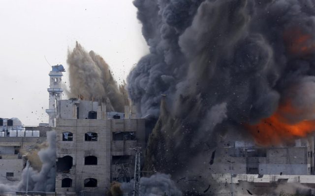 GAZA: Aumentan a 830 los muertos por ataques de Israel