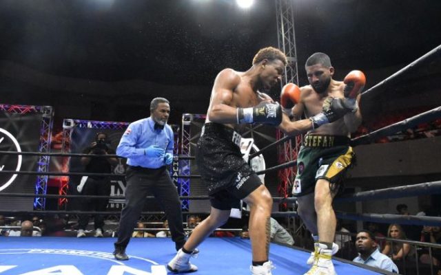 Feudri Franco derrota mexicano y mantiene invicto boxeo en RD