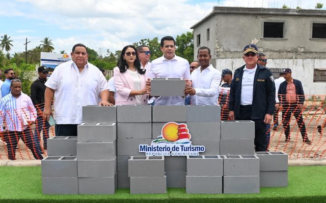 Ministerio de Turismo inicia obra en Las Clavellinas de Azua