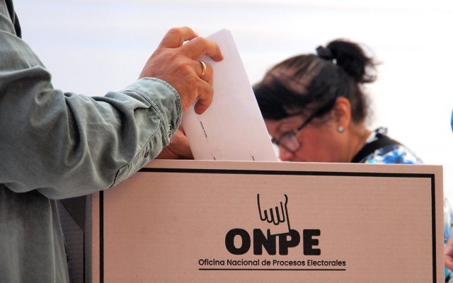 PERU: Defensor descarta fraude y reconoce «hechos irregulares»