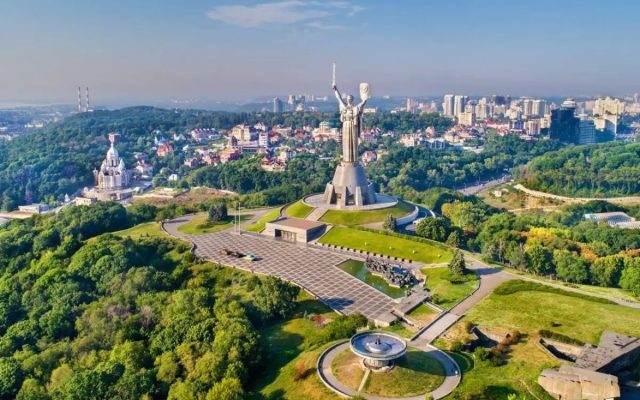 Rusia insta a países extranjeros evacuar diplomáticos en Kiev
