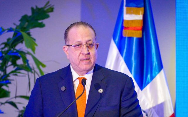 Gobierno continuará aplicando aumentos precios combustibles