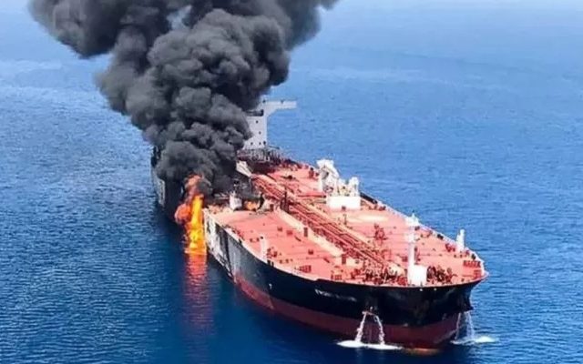 Un petrolero sufre daños por » explosión» frente costas Omán