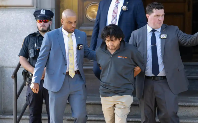 NY: En corte acusado asesinar dominicana a puñaladas en 2025