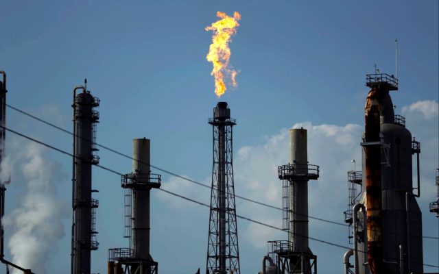 Petróleo brent sube más del 2 % tras los ataques de EEUU a Irán
