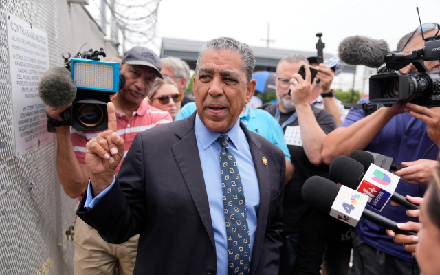 N. JERSEY: Espaillat pide cierre centro detención inmigrantes