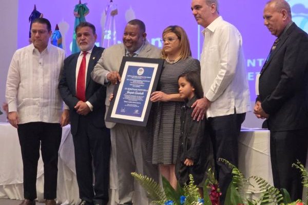 Ministro Sanz Lovatón destaca rol de comercio detallista en RD