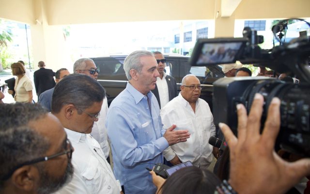 Abinader reafirma posición del Gobierno de mantener cesantía