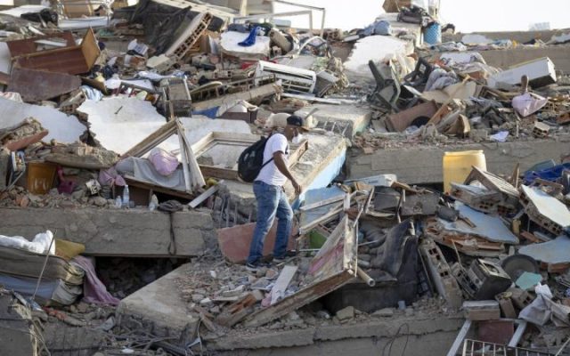 Aumentan a 1.450 los muertos por los terremotos en Venezuela