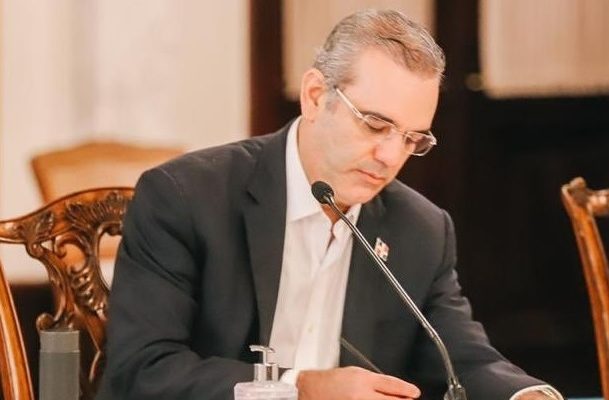 Presidente dominicano promulga la Ley de Reforma Tributaria