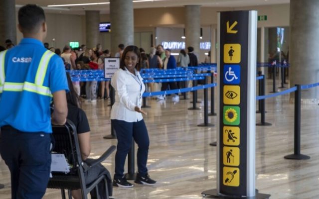 Aeropuerto PC adopta medida asistir pasajeros discapacitados