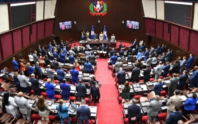 Diputados aprueban declarar 19 de noviembre día del geriatra
