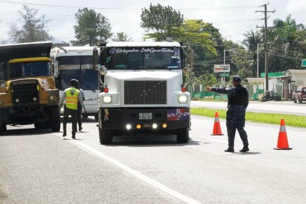 Digesett intensifica controles a vehículos pesados en la RD