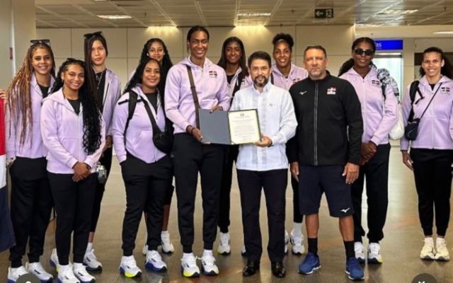 Embajador RD en Brasil recibe y reconoce a Reinas del Caribe 