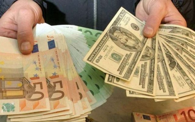 El dólar subió 19 cts. y se vende a $58.89; el euro sigue a $70.43