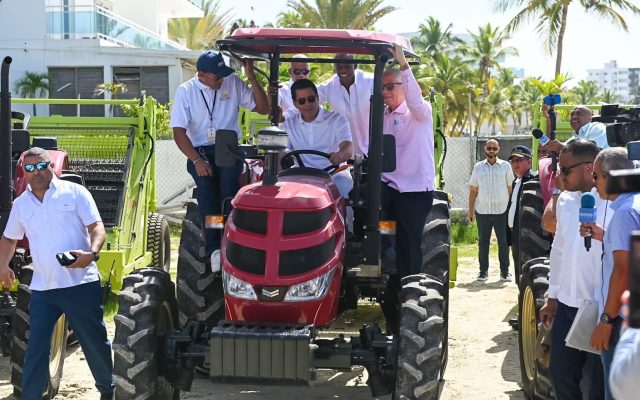 Entregan 42 equipos a alcaldías turísticas para mejorar higiene