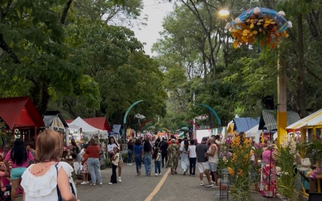 Miles asistieron al XV Festival de las Flores en Jarabacoa