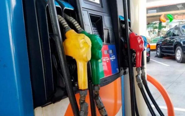 Congelan durante tres meses precios de combustibles en RD