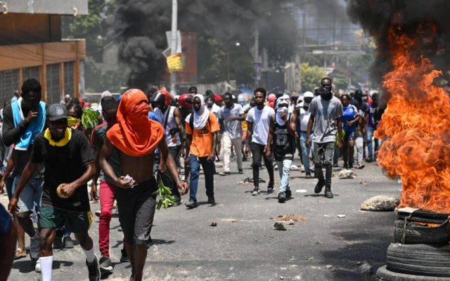 Desplazados por bandas criminales Otros 5 mil haitianos