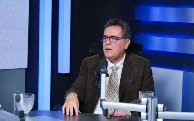 Jurista Jottin Cury respalda la regulación de las encuestas
