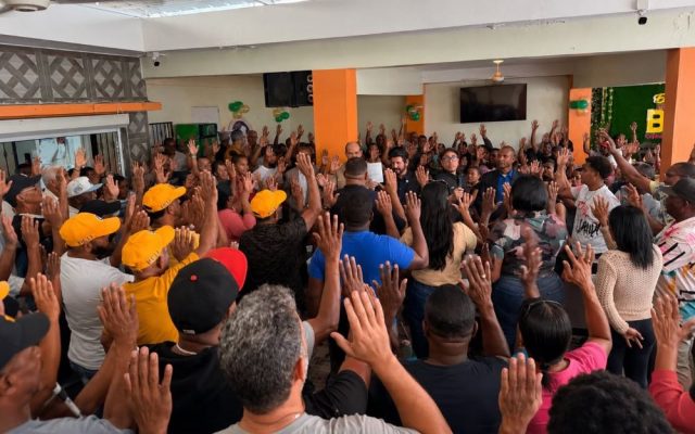 Domínguez Trujillo juramenta nuevos miembros PED en Baní
