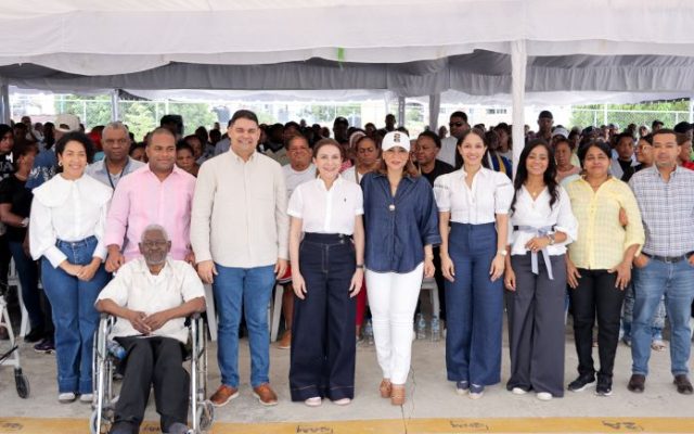 Supérate entrega bono a 1,481 familias afectadas por lluvias