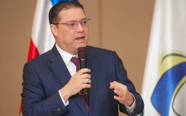 Viajará a Alemania a captar inversiones semiconductores