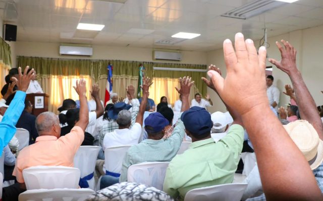 Abinader escucha demandas de ganaderos y reafirma su apoyo