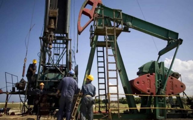 Precio petróleo cierra a la baja en los mercados internacionales