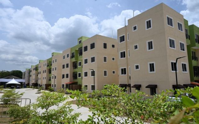 Abinader entrega apartamentos financiados por el Banreservas