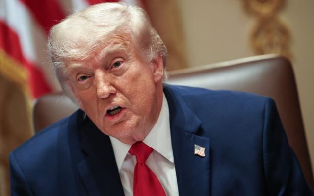 Trump asegura que no habrá peajes en el estrecho de Ormuz