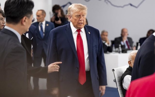 Trump asegura atacará a Irán si partes no alcanzan un acuerdo