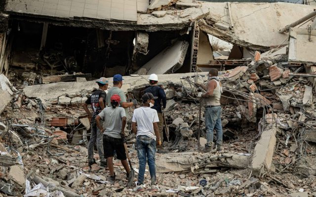 VENEZUELA: 33 personas son localizadas bajo los escombros