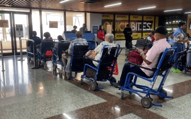 Opinión: El fraude de las sillas de ruedas en los aeropuertos