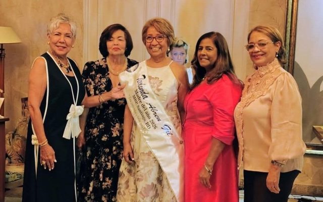 Mesa Redonda de Santiago reconoce a Teolinda Gil Abreu