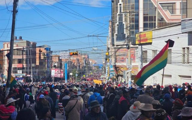 Bolivia advierte que su Ejército actuará contra los bloqueos