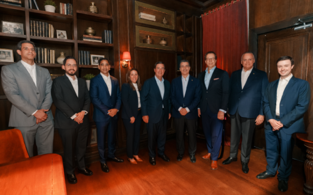Popular celebra 50 años de relación con Bank of America