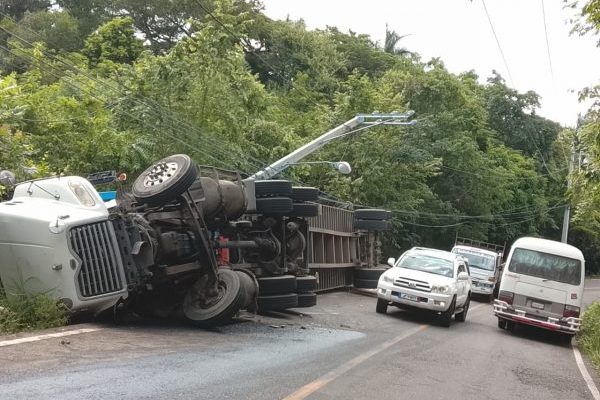 EDENORTE invierte RD$3.3 MM en reposición de postes y redes